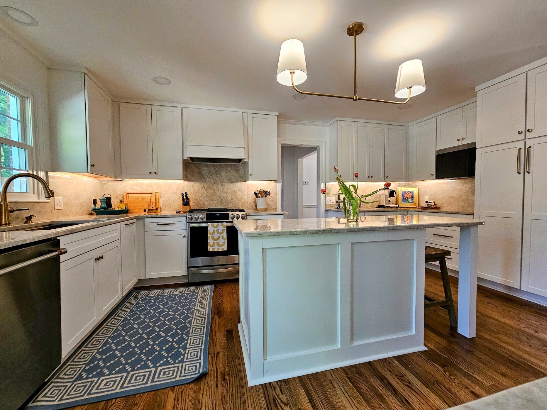 Contemporary kitchen interior design