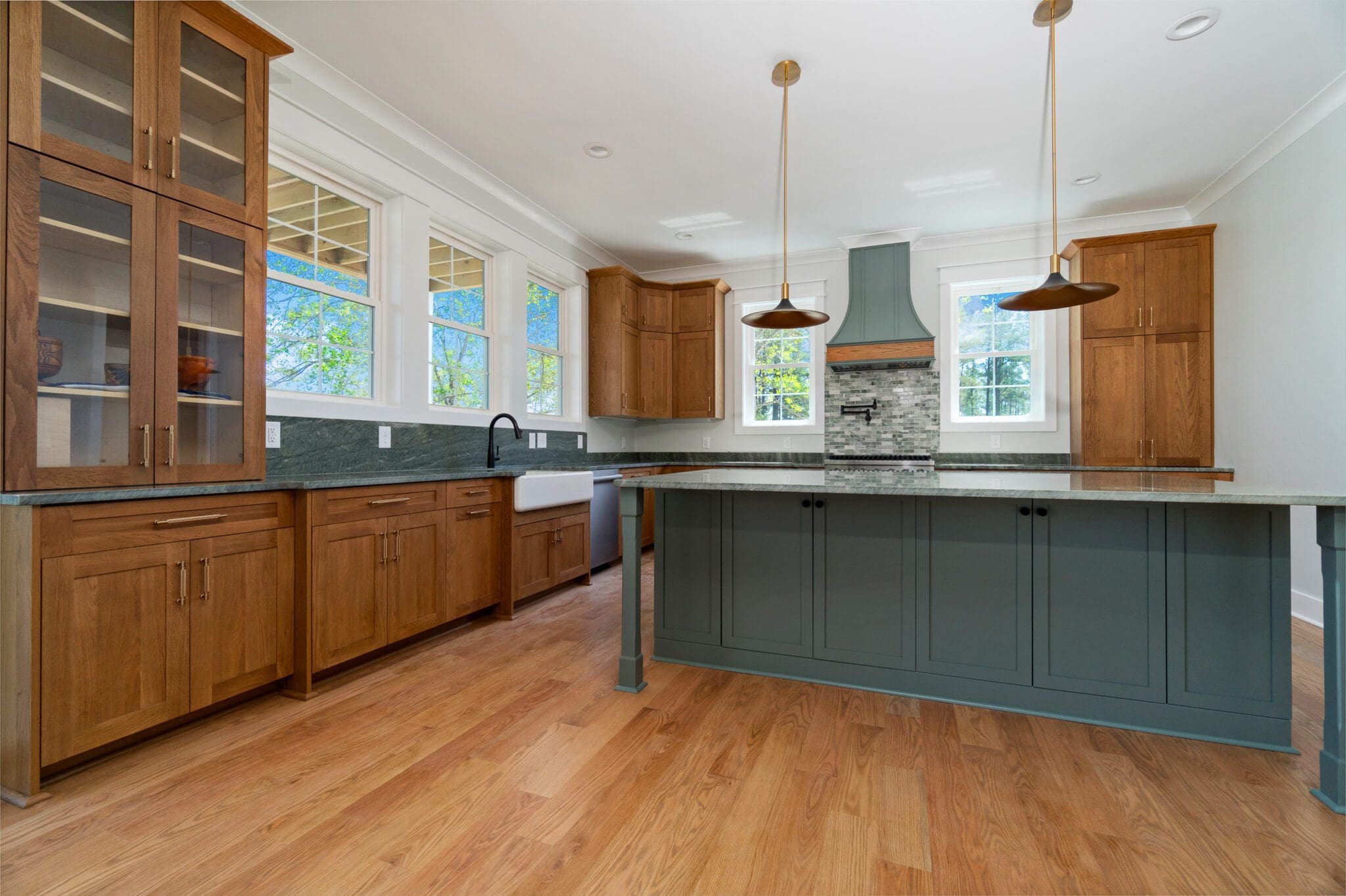 Contemporary kitchen design with hardwood floors